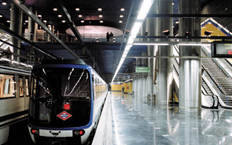 View of the interior of the Barcelona metro platform. The sign with the name of the station can be seen